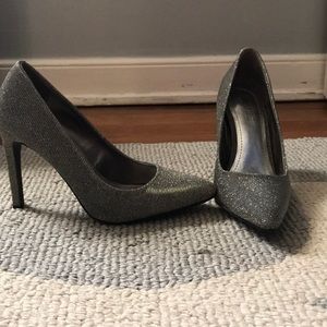 Jennifer Lopez pewter pointed toe pumps